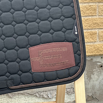 EQUILINE HOPPSCHABRAK MED E-LOGGA BLACK E60 BRONZO G LITTER/MARRONE
