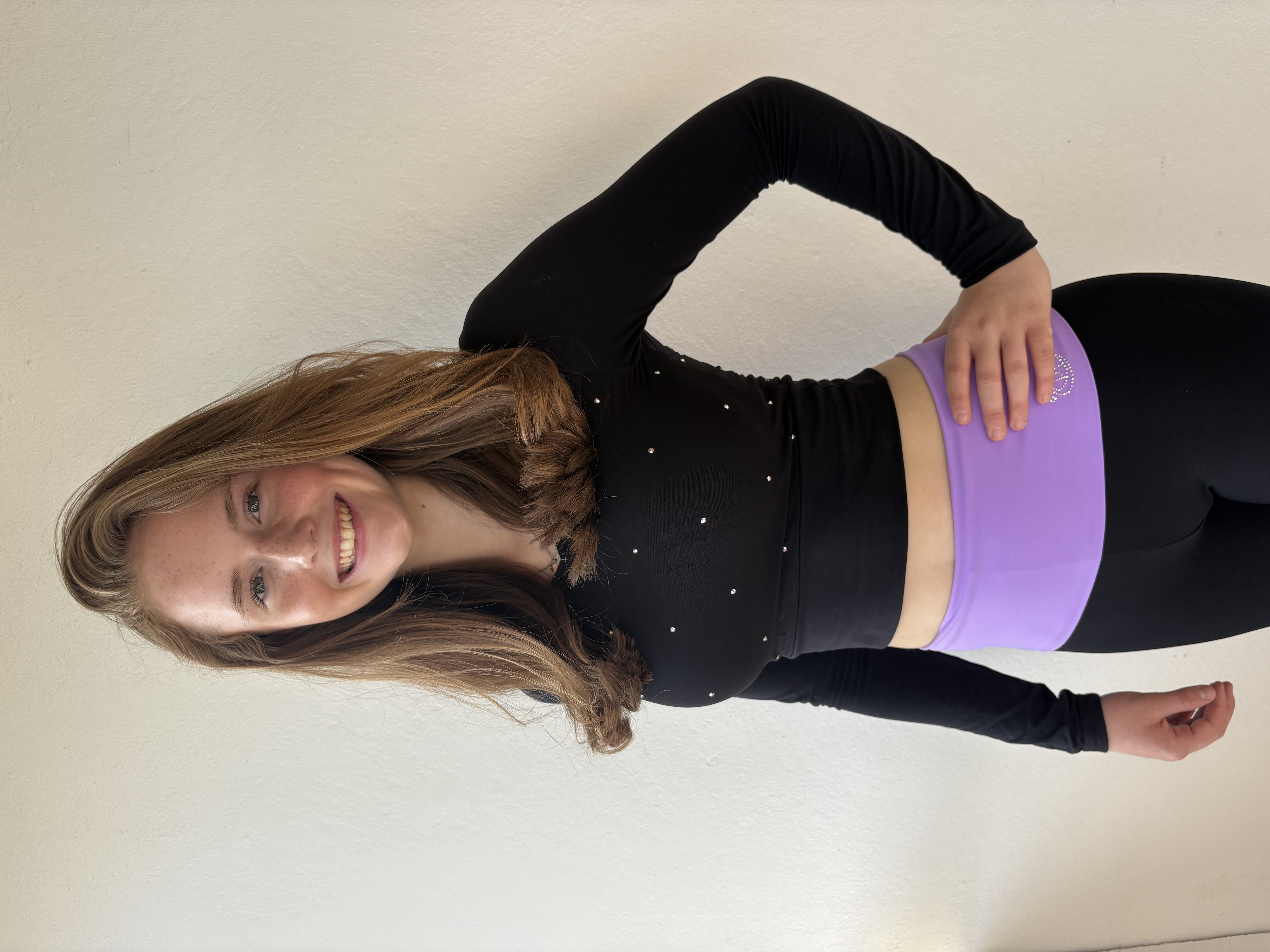 Byxor från Thuono med ljuslila dekor