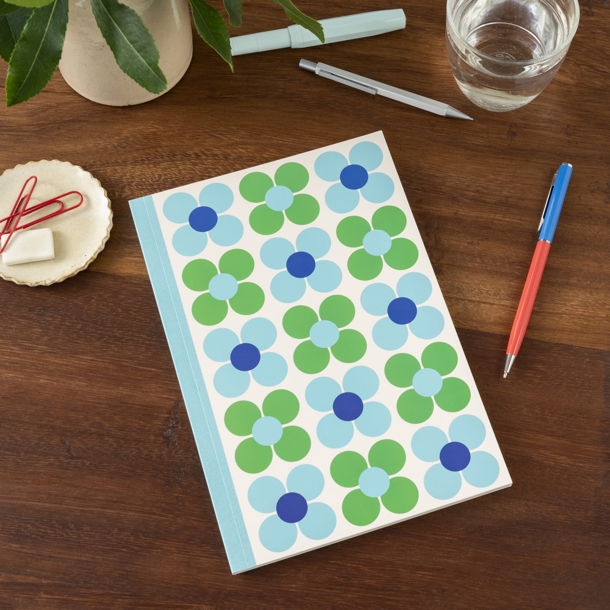 Skrivbok A5 Blue Daisy