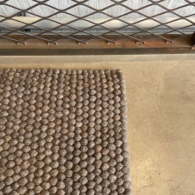 Mjuk och masserande ullbollsmatta för alla platser - 4