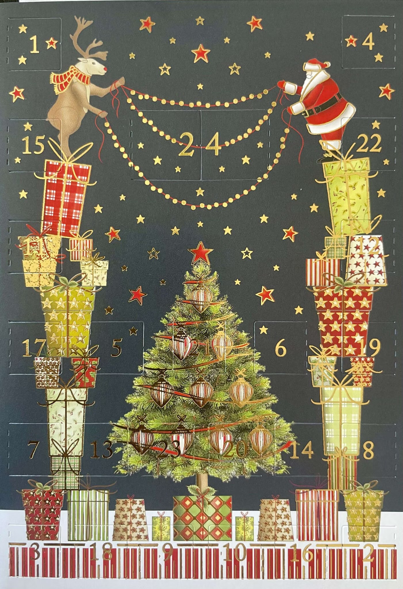 Adventskalenderkort - Santa & Reindeer Decorating a Christmas Tree