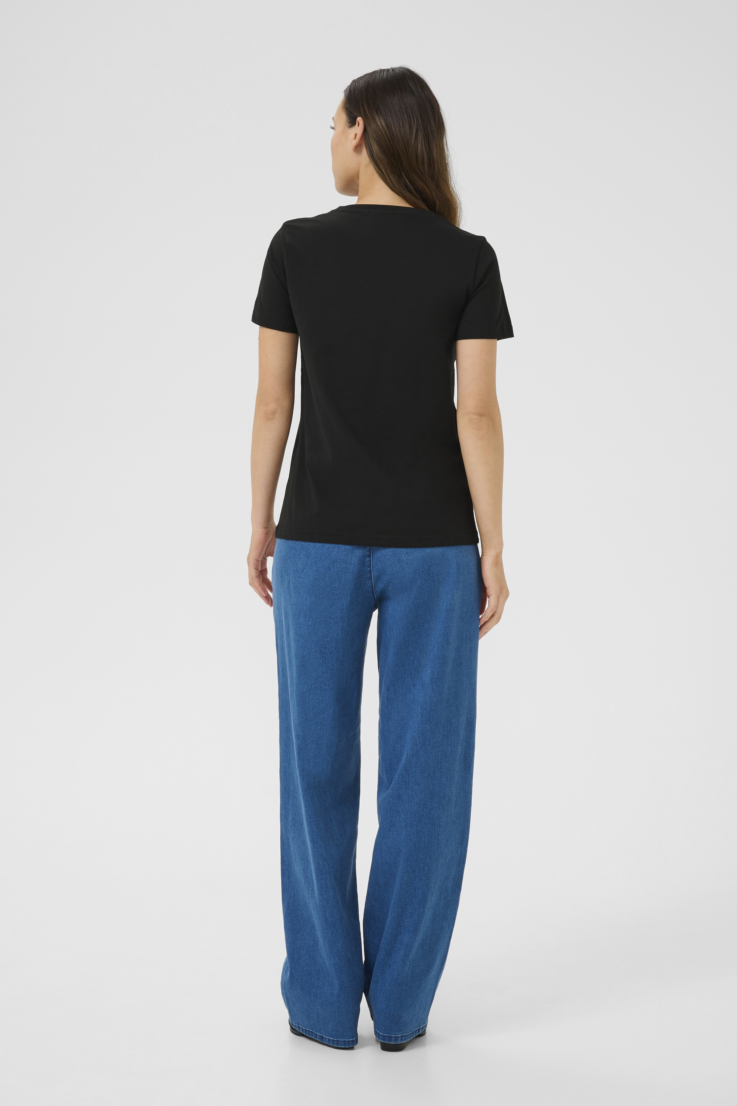 CRUmra T-shirt Black with white heart hand