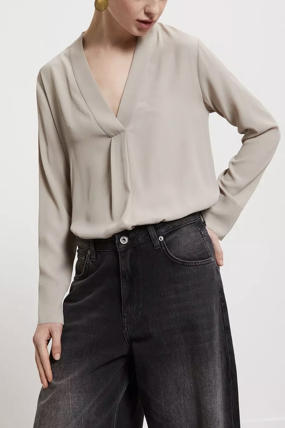 OttodÁme - Flowy Blouse With a V Neck Salvia - 2