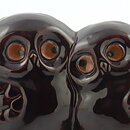 アイモ・ニェットボリ  枝にとまった茶色いフクロウの陶板  18cm  1970年代