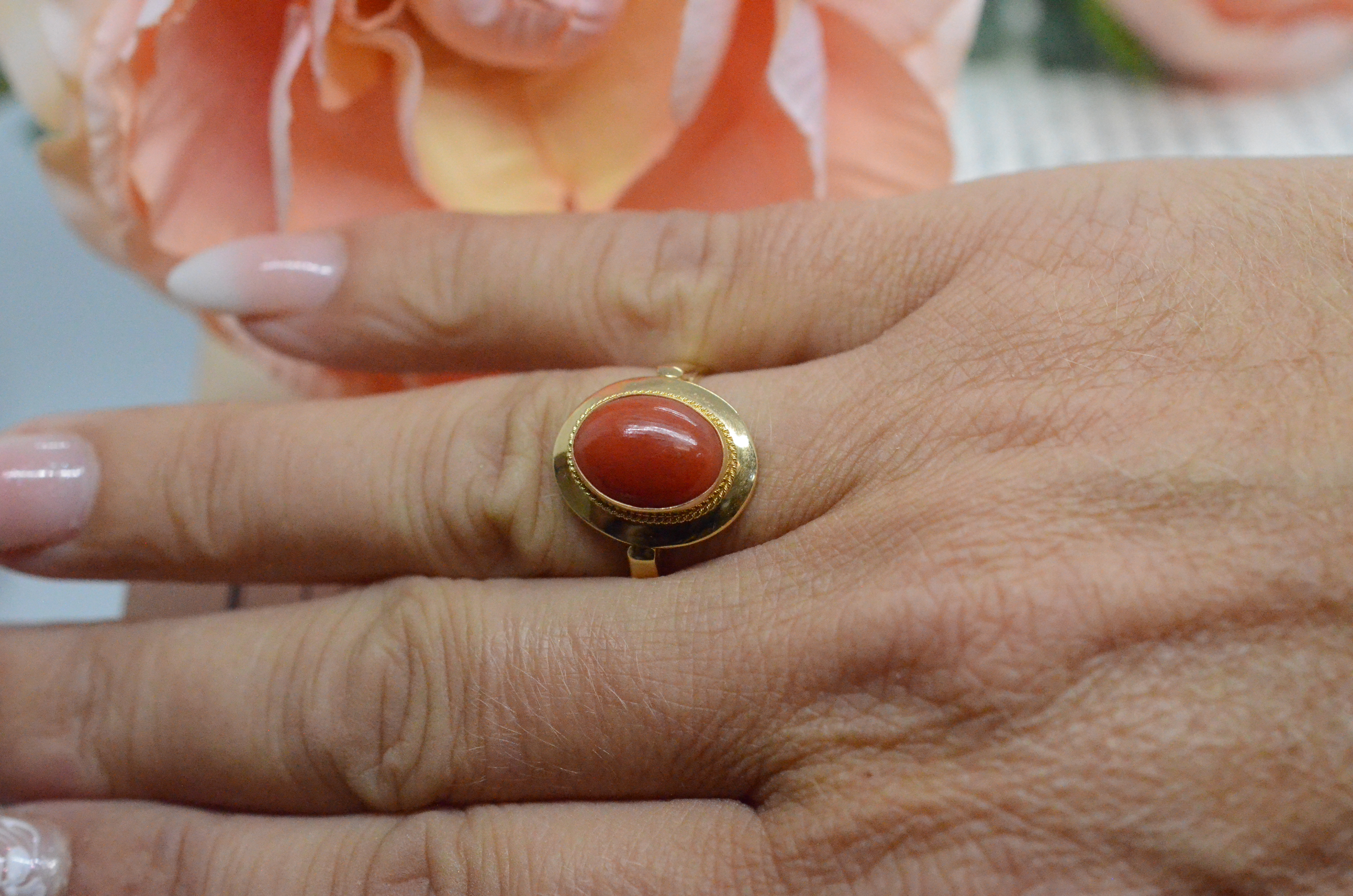 Vintage 18k ring med korallfärgad sten - 5