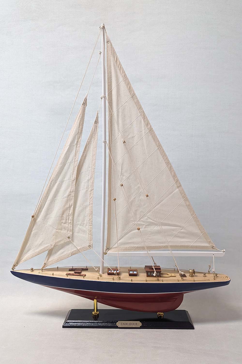 Endeavour J-båt modell 56x68 cm - 2