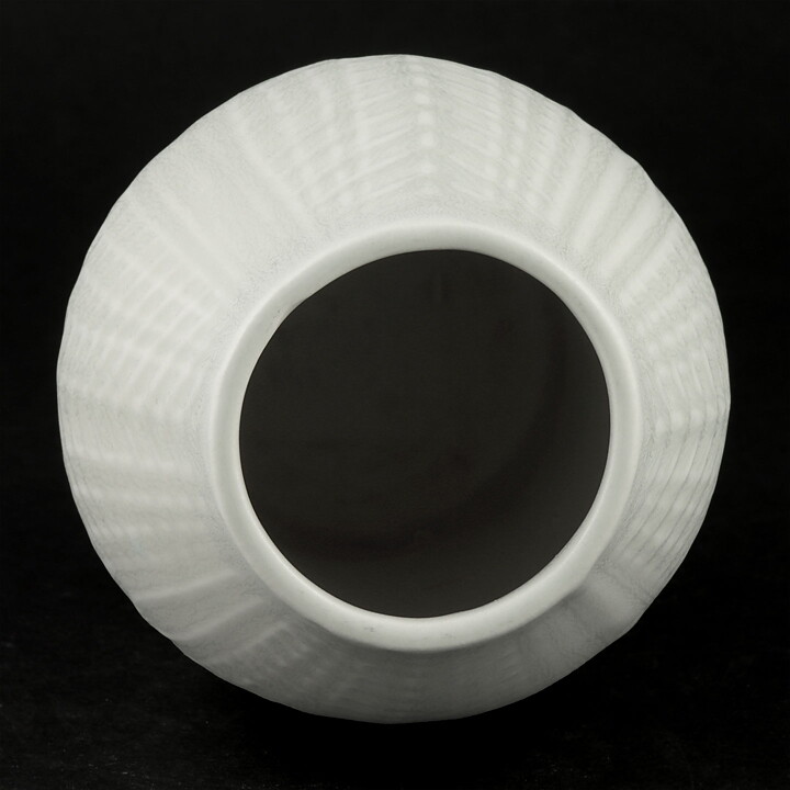 Berit Ternell (Ax 1957) White Organic Vase with Grain Relief 14 cm