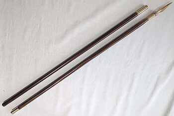 290 cm ceremonial flagpole devided in wood with spearhead