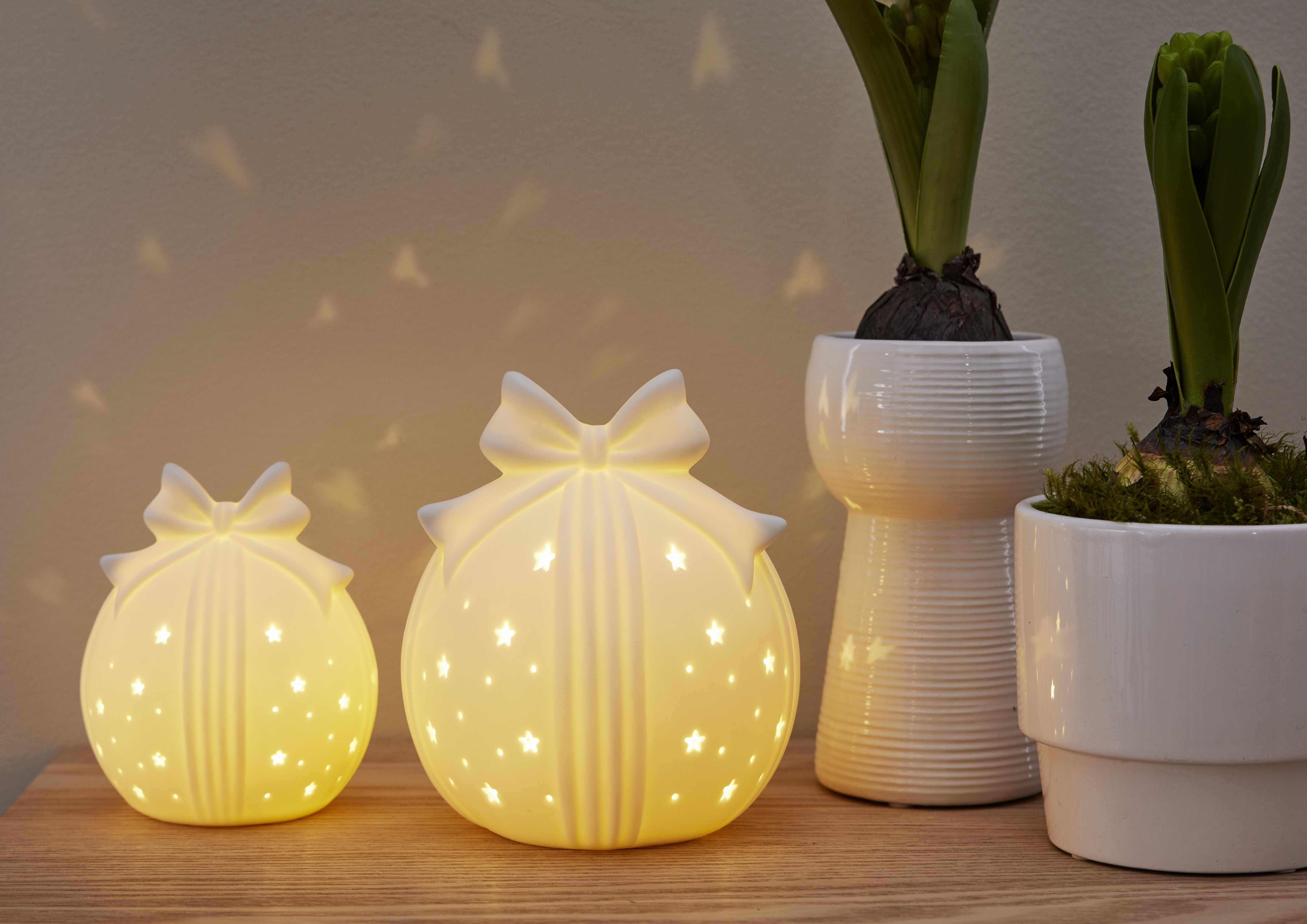 Table decoration - White - Porcelain - Battery operated - 14x12 cm - 4