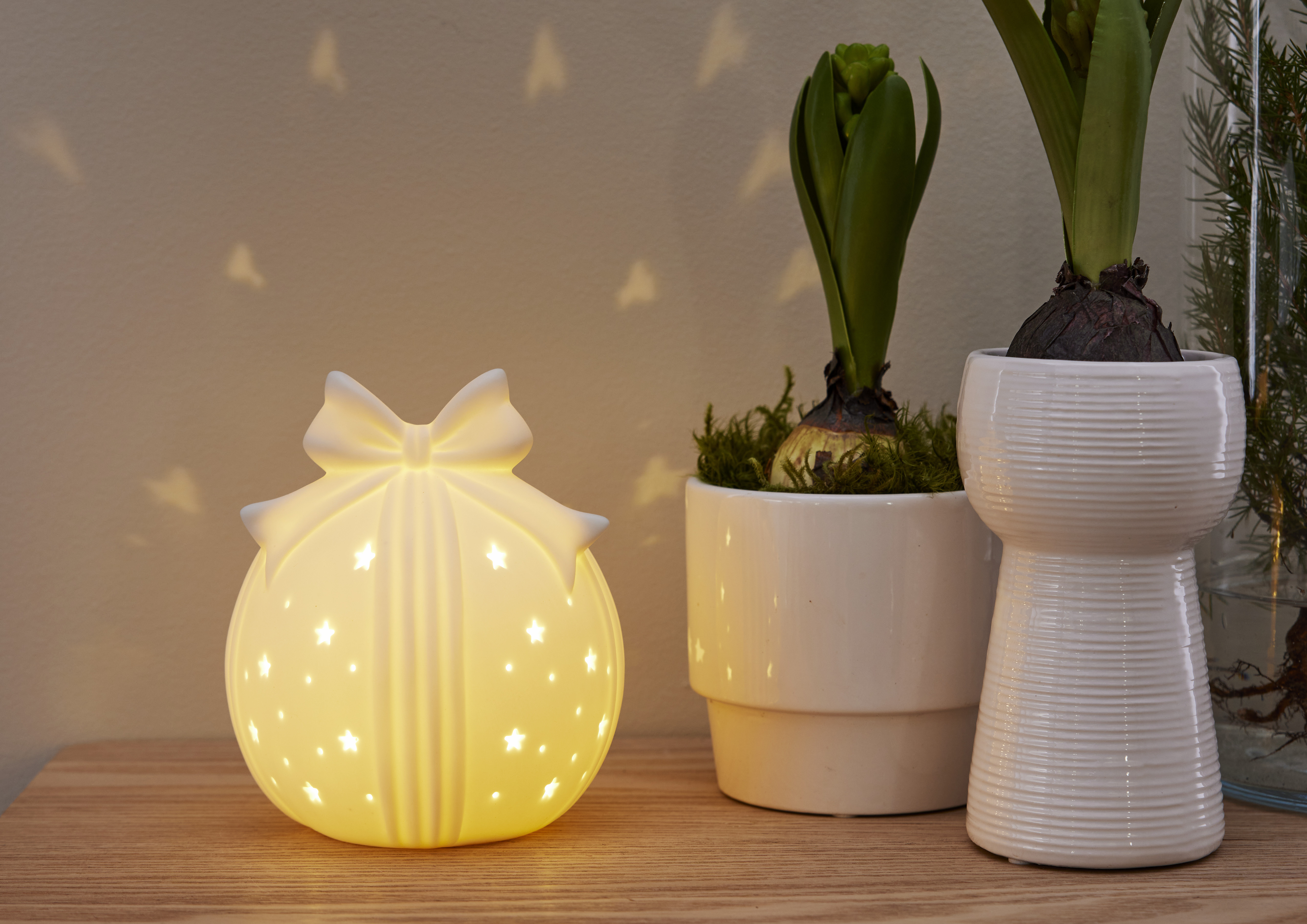 Table decoration - White - Porcelain - Battery operated - 14x12 cm - 3