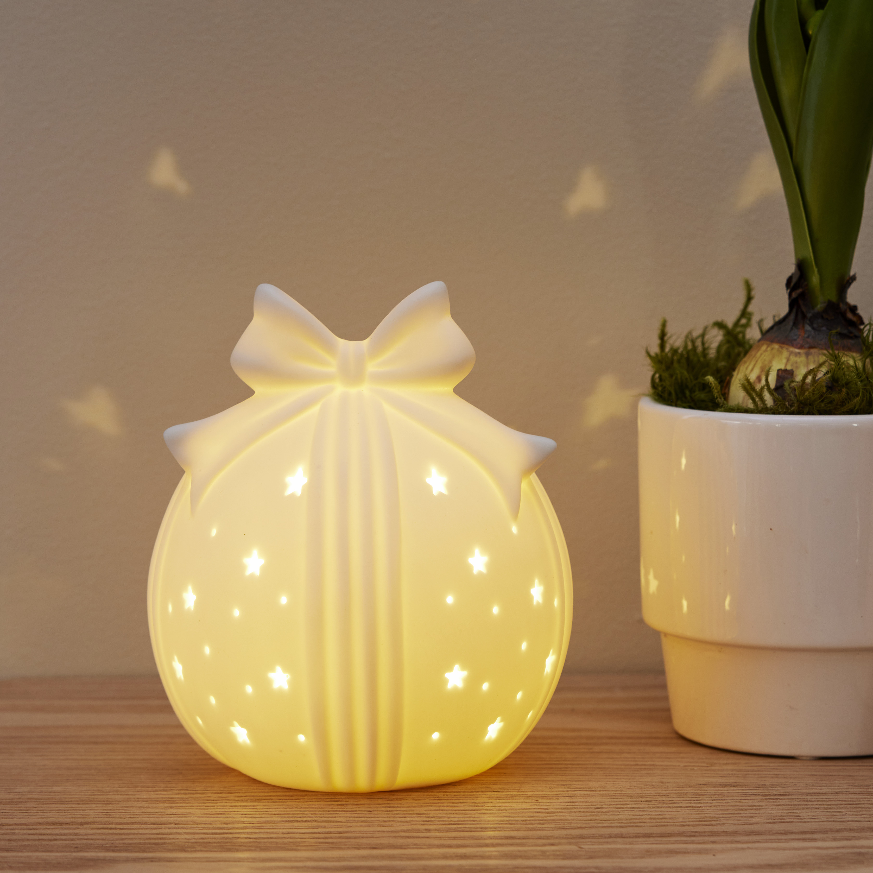 Table decoration - White - Porcelain - Battery operated - 14x12 cm - 2