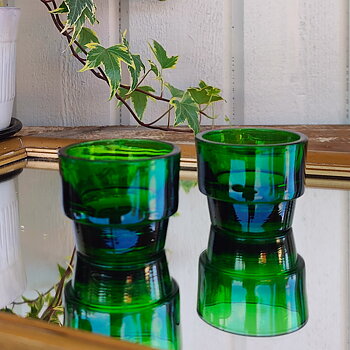 Äggkoppar i grönt glas