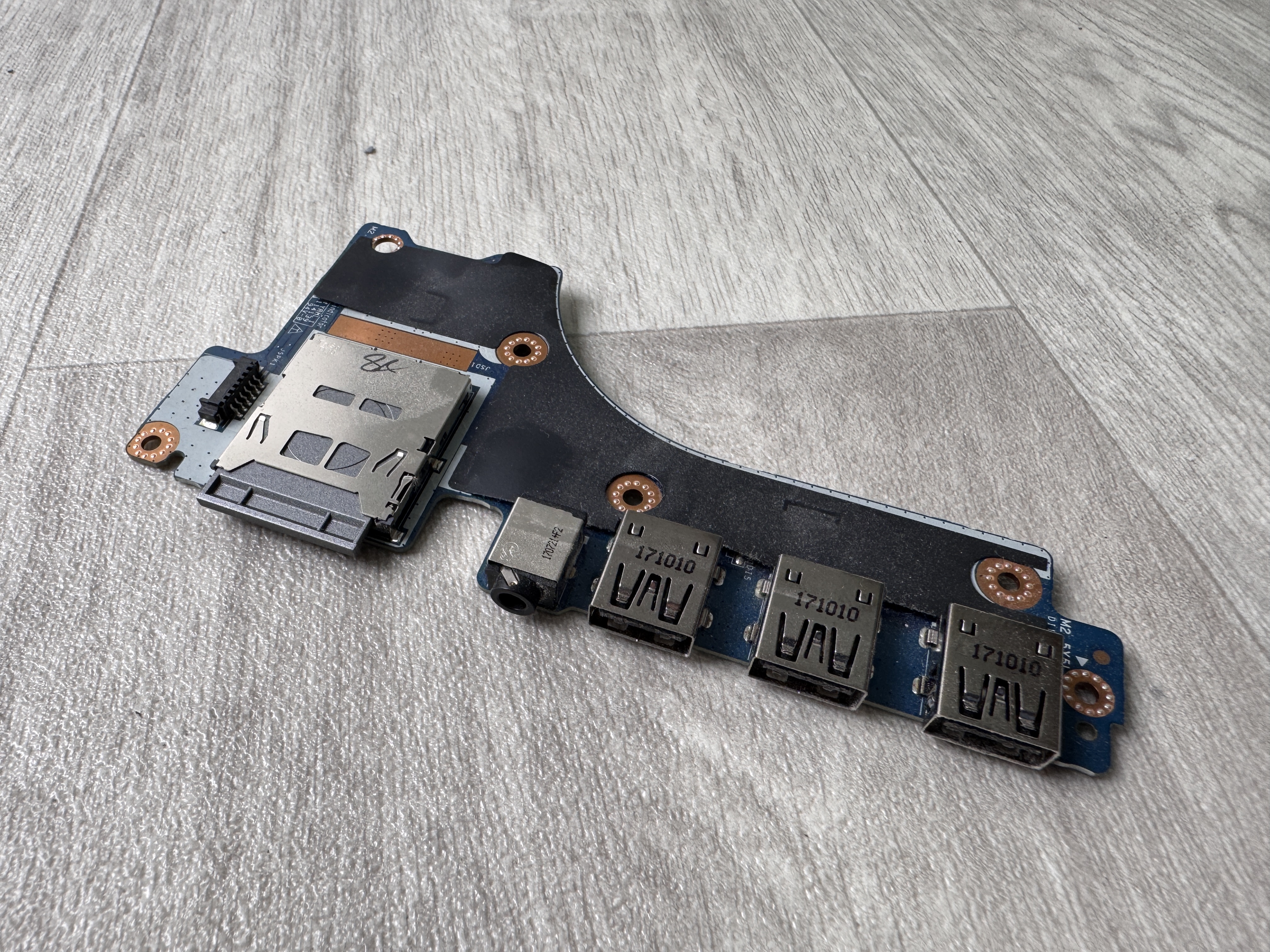 Original Dell Precision 7520 M7520 Board USB Audio SD Card Reader IO 00HY61 LS-E313P