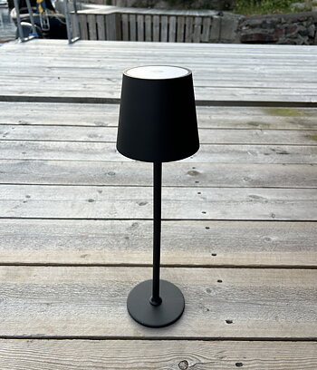 Portabel lampa med 3 olika ljusstyrkor och justerbar höjd 24-38 cm