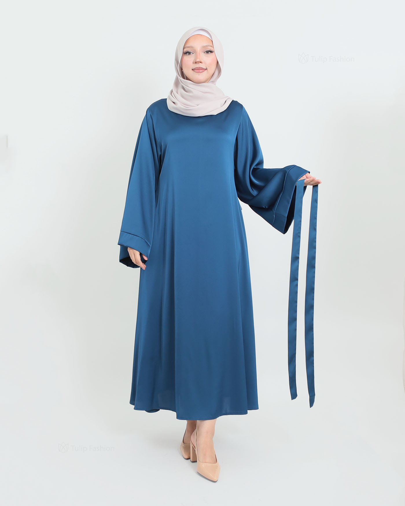 Maxi Dress in Satin - Blue - 6