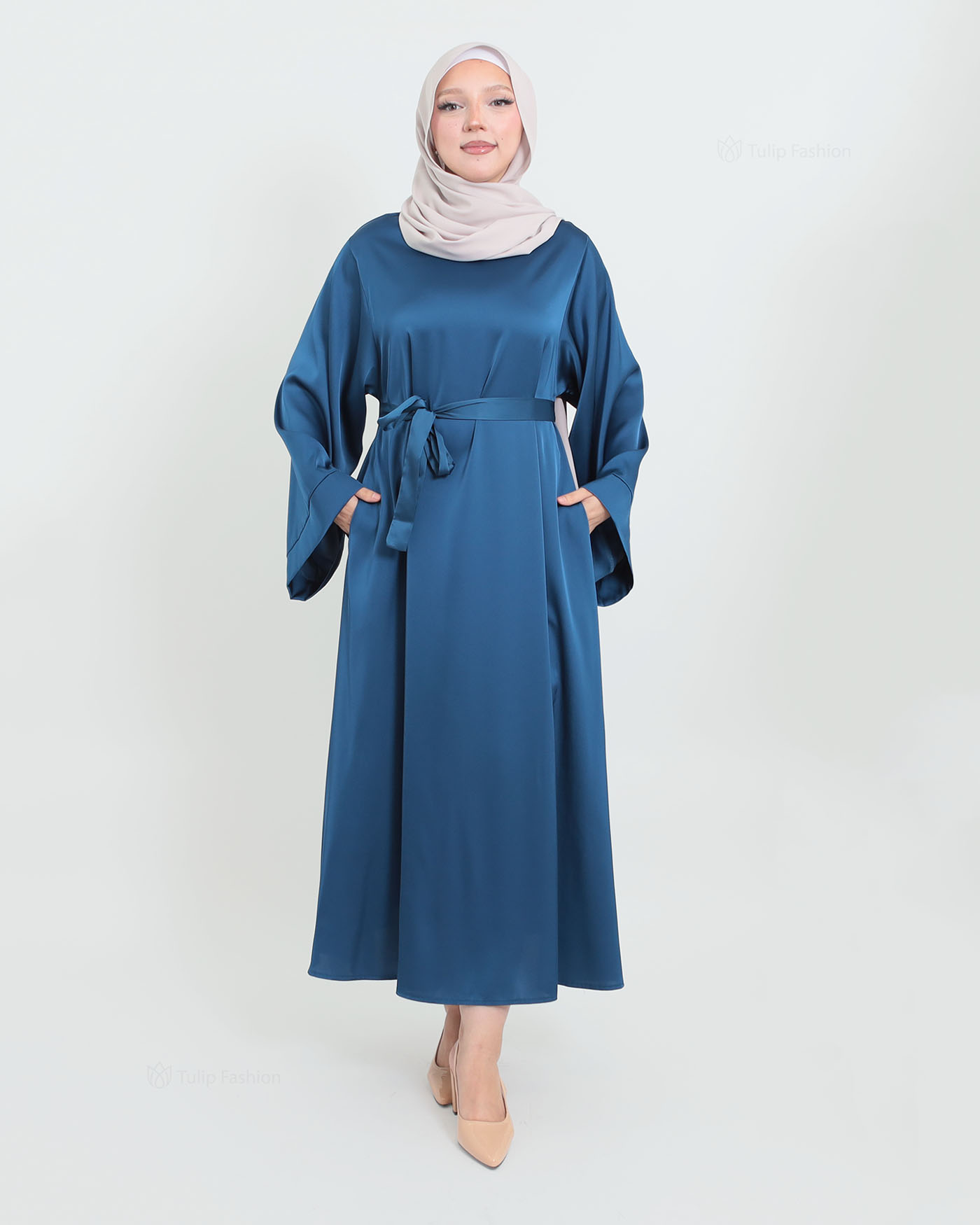 Maxi Dress in Satin - Blue
