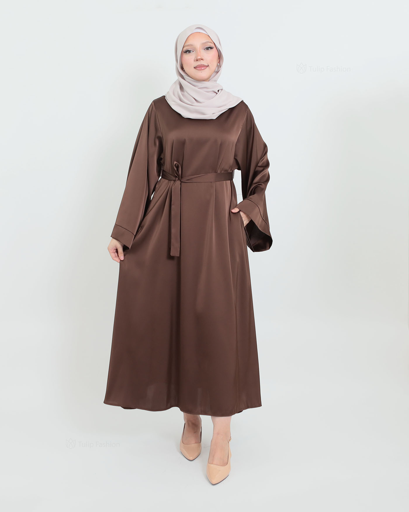 Maxi Dress in Satin - Brown
