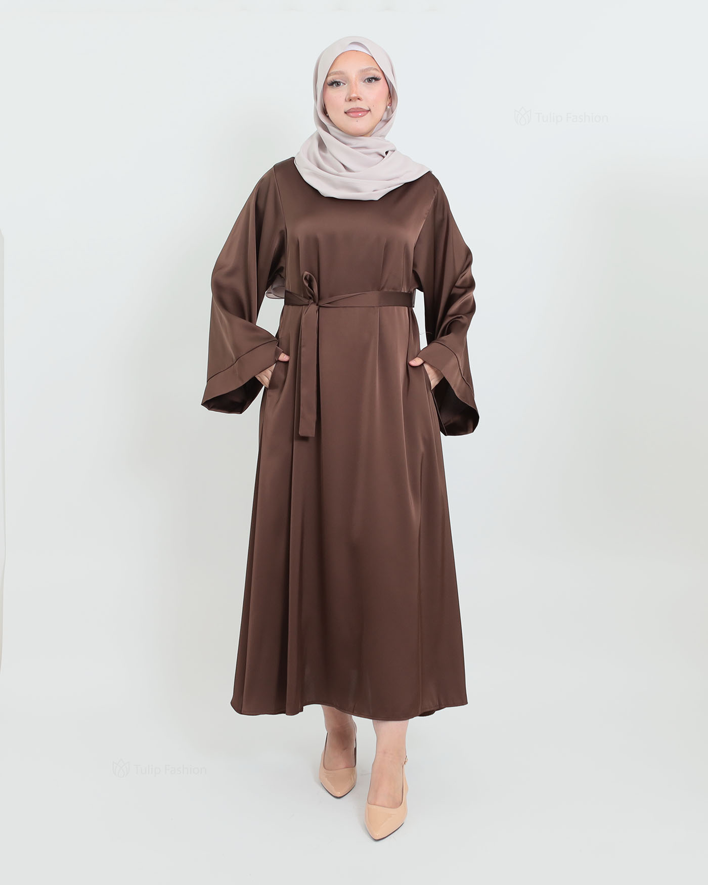Maxi Dress in Satin - Brown - 5