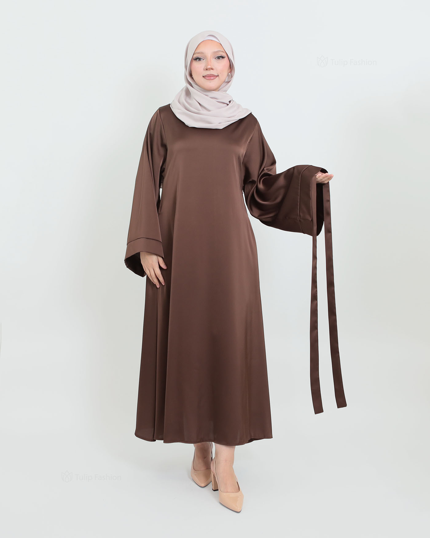 Maxi Dress in Satin - Brown - 4