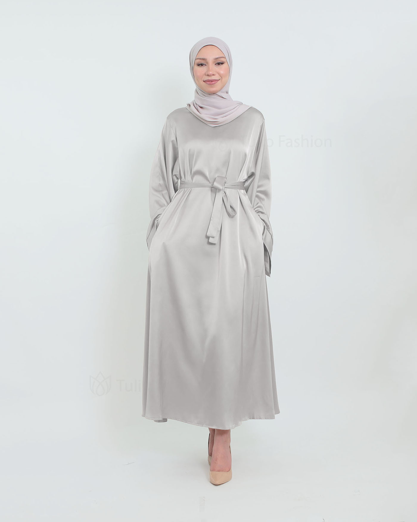 Maxi Dress in Satin - Gray
