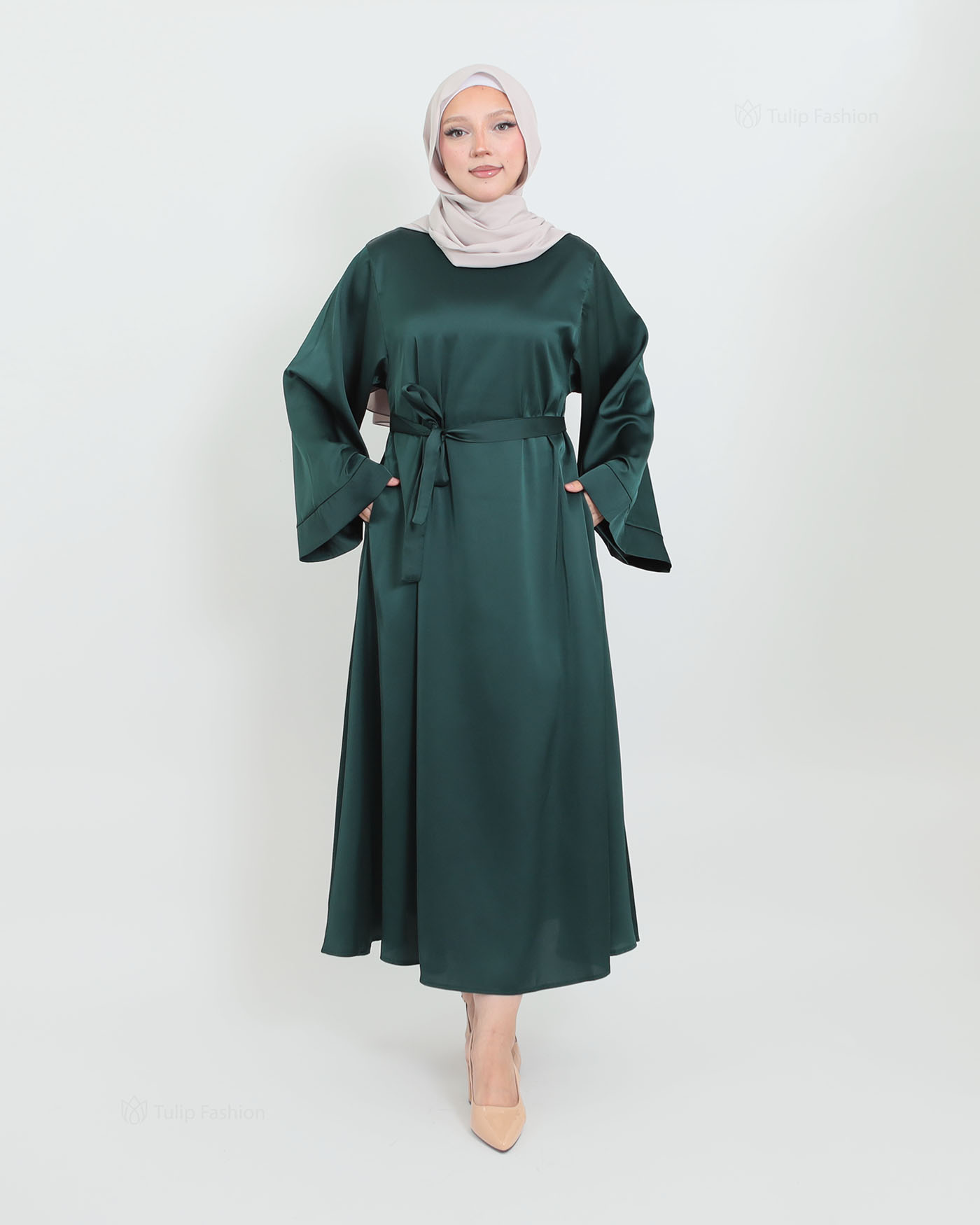 Maxi Dress in Satin - Green