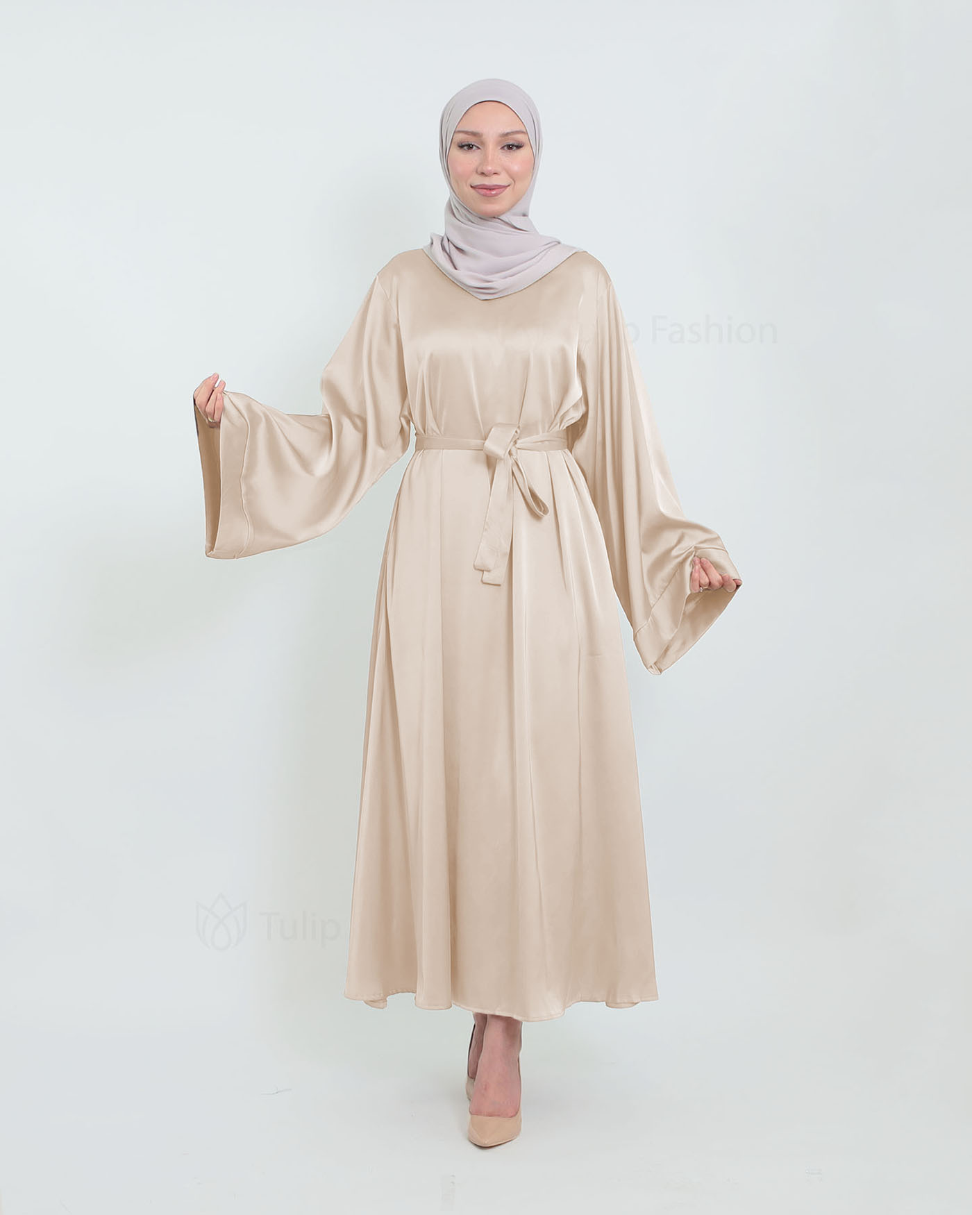 Maxi Dress in Satin - Light Beige