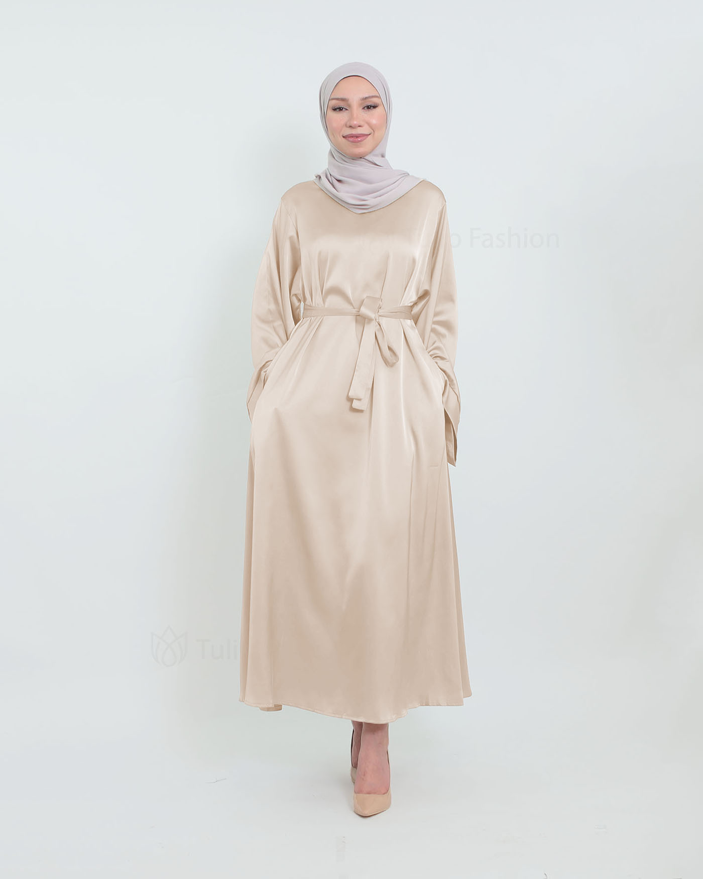 Maxi Dress in Satin - Light Beige - 2