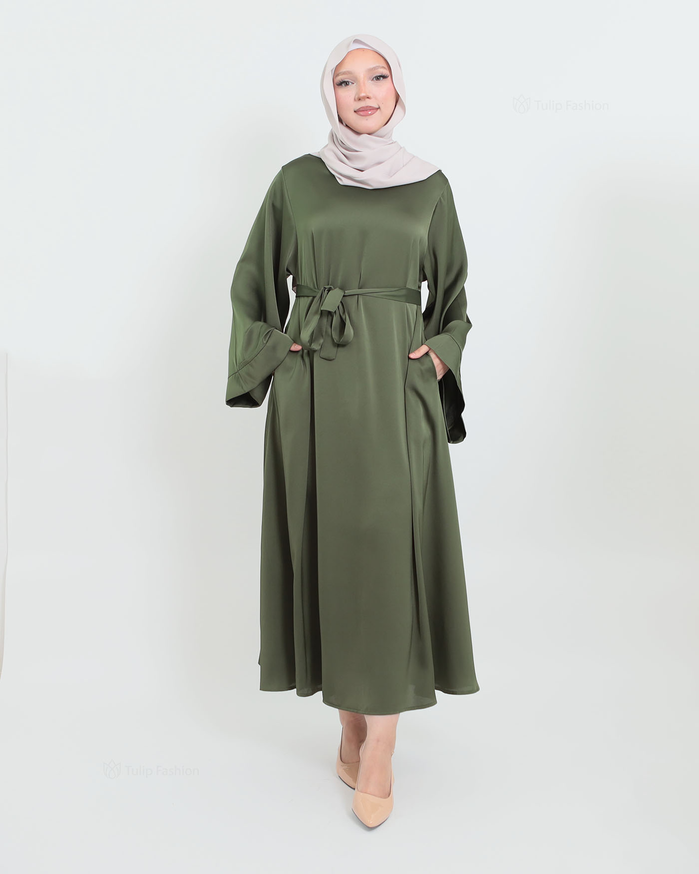 Maxi Dress in Satin - Light Green