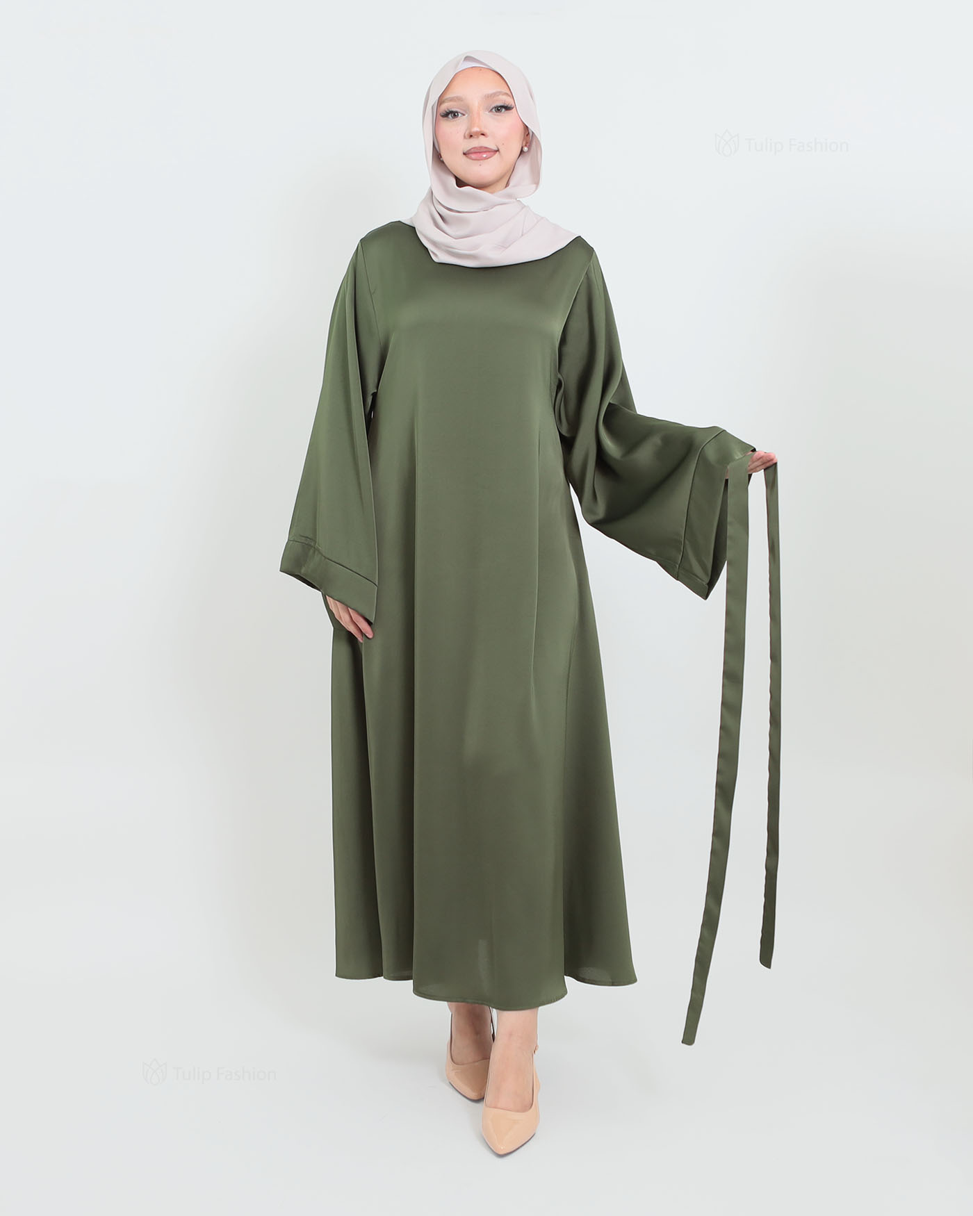 Maxi Dress in Satin - Light Green - 8