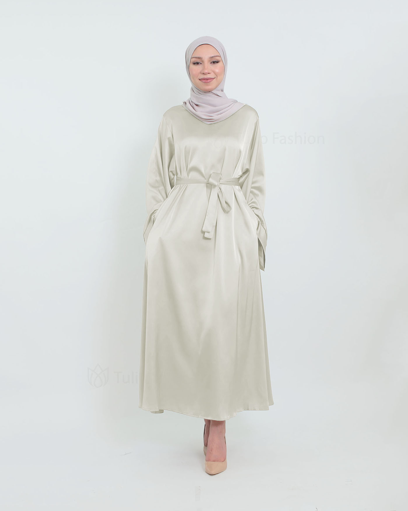Maxi Dress in Satin - White