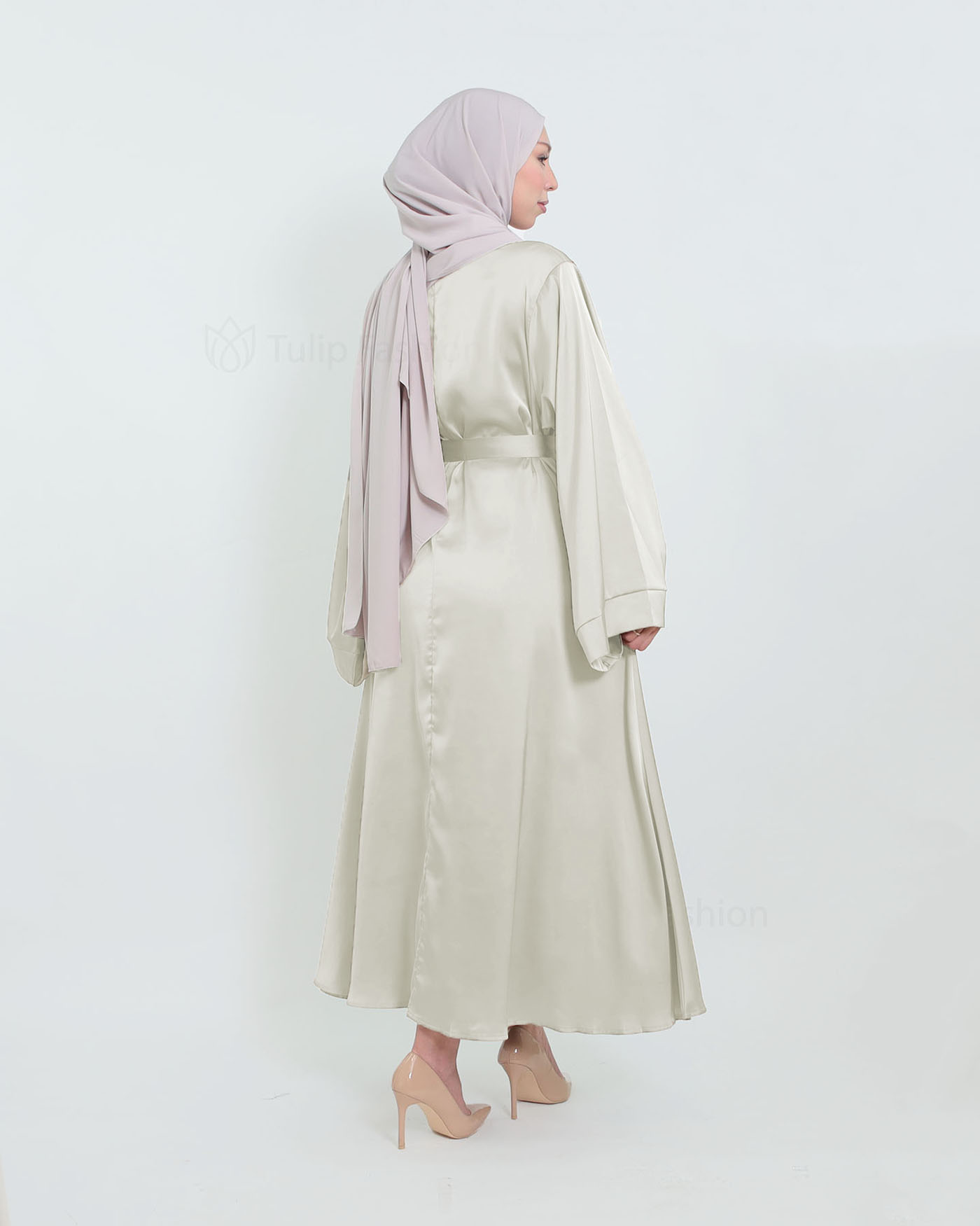 Maxi Dress in Satin - White - 2