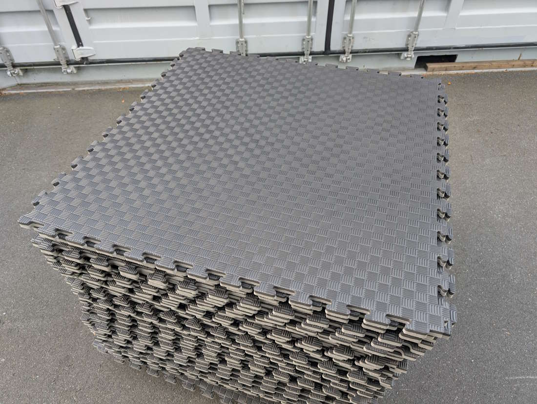 Matta 1x1m 20mm svart/grå med pusselkanter