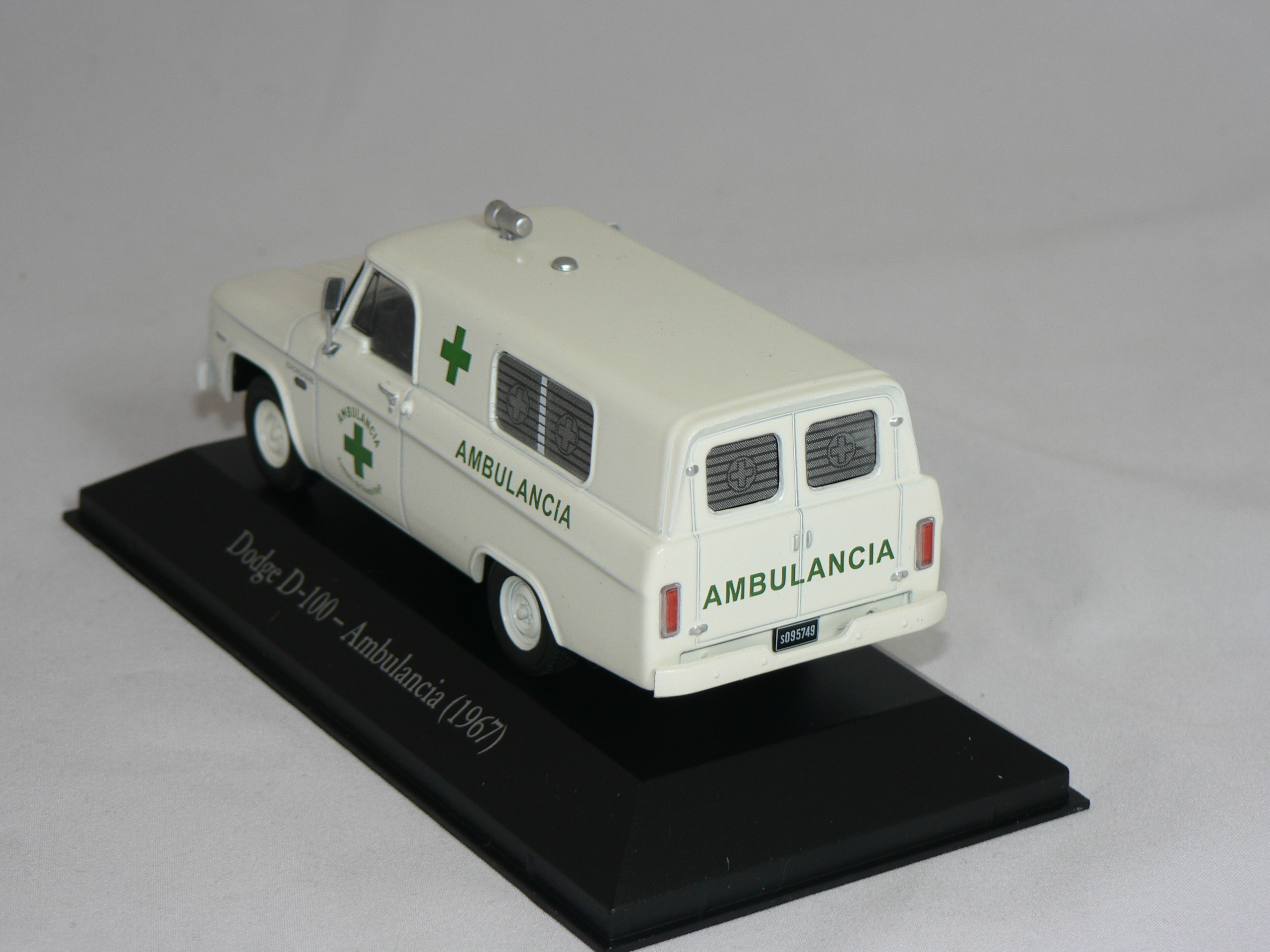 	Dodge  D-100  Ambulans 1967 1:43 Atlas  - 2