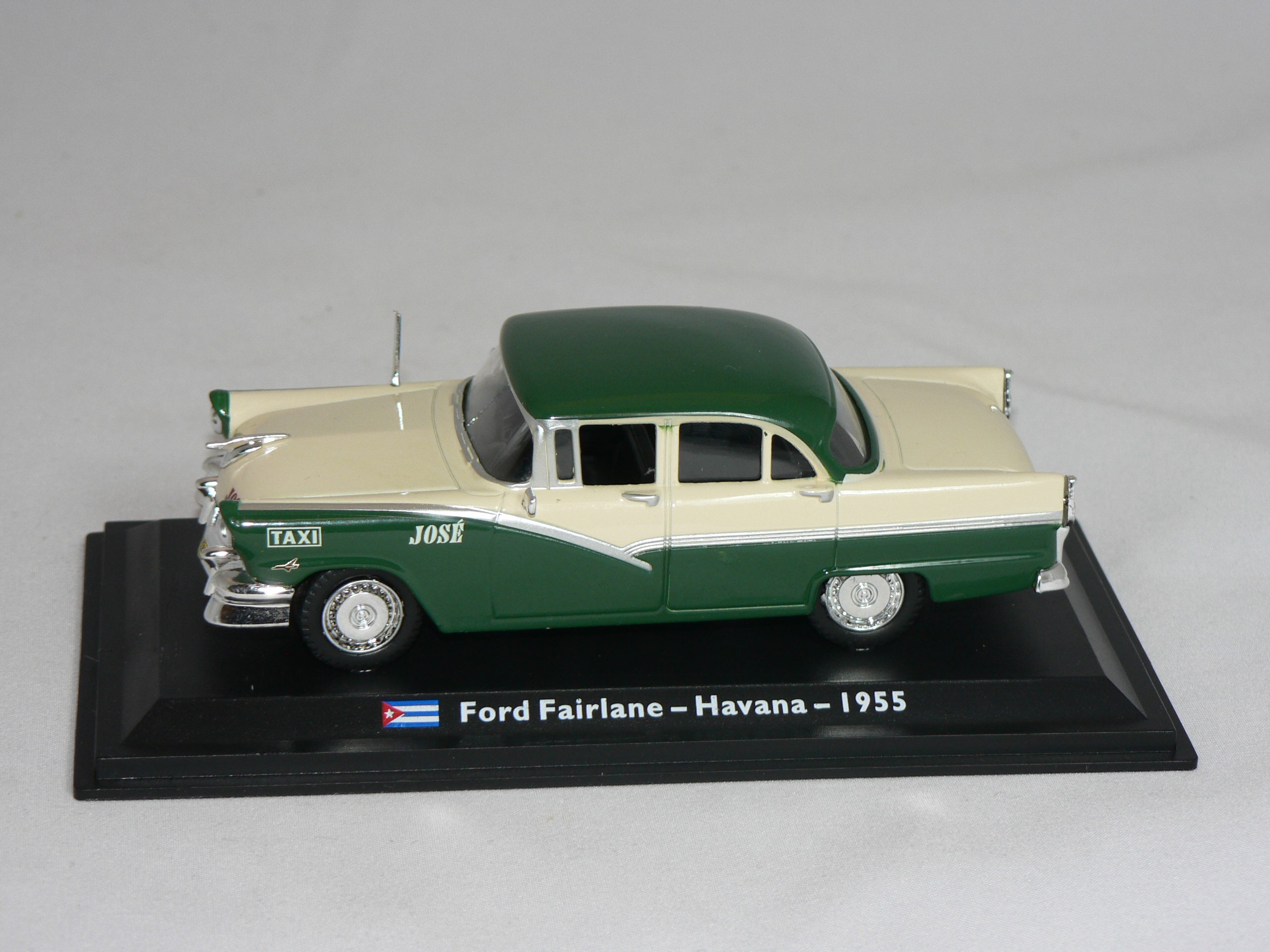 Ford Fairlane  Taxi 1955  1:43 Atlas - 3