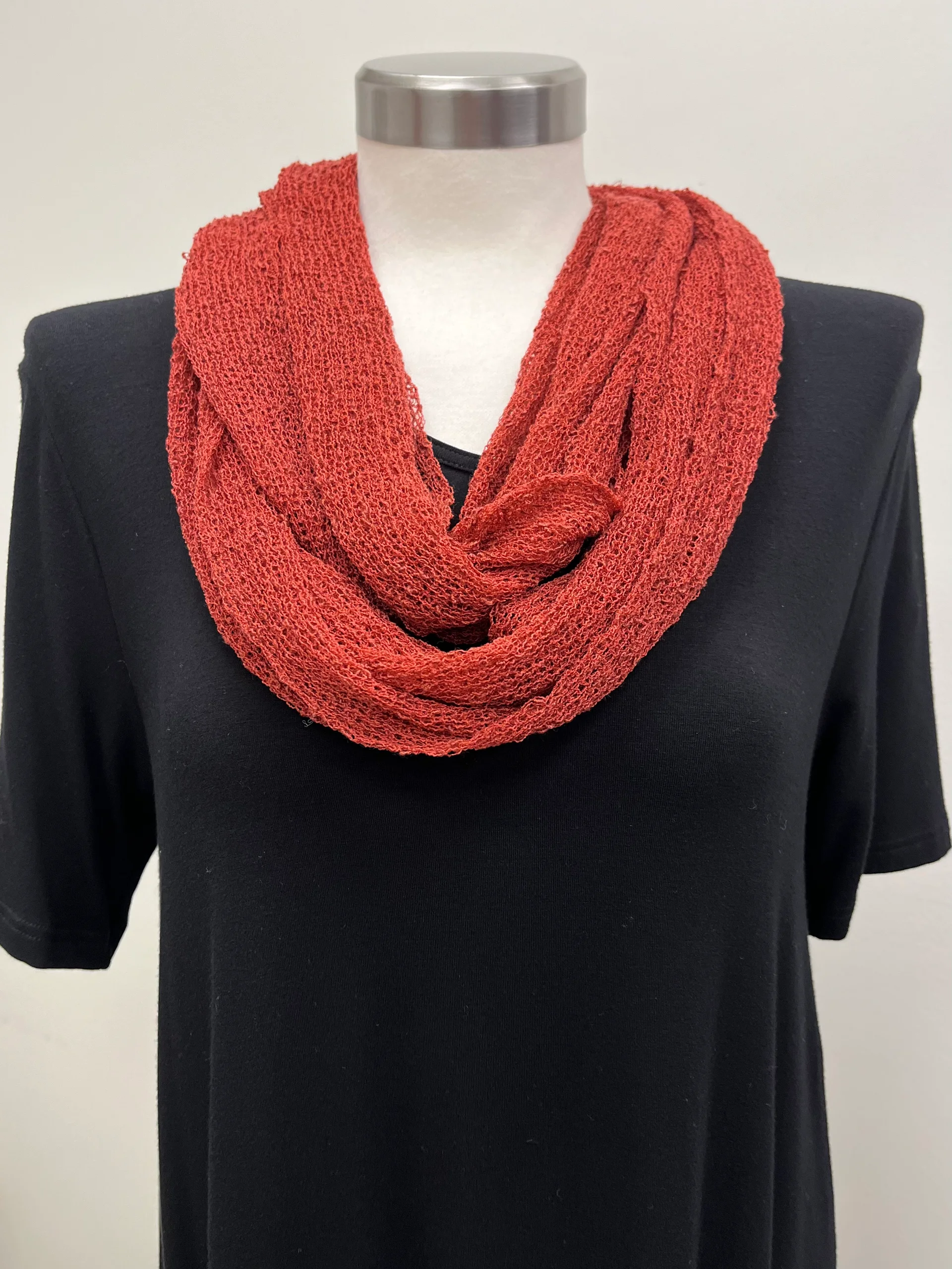 Ulla Jacobsson- rundsjal Sally -Maroon