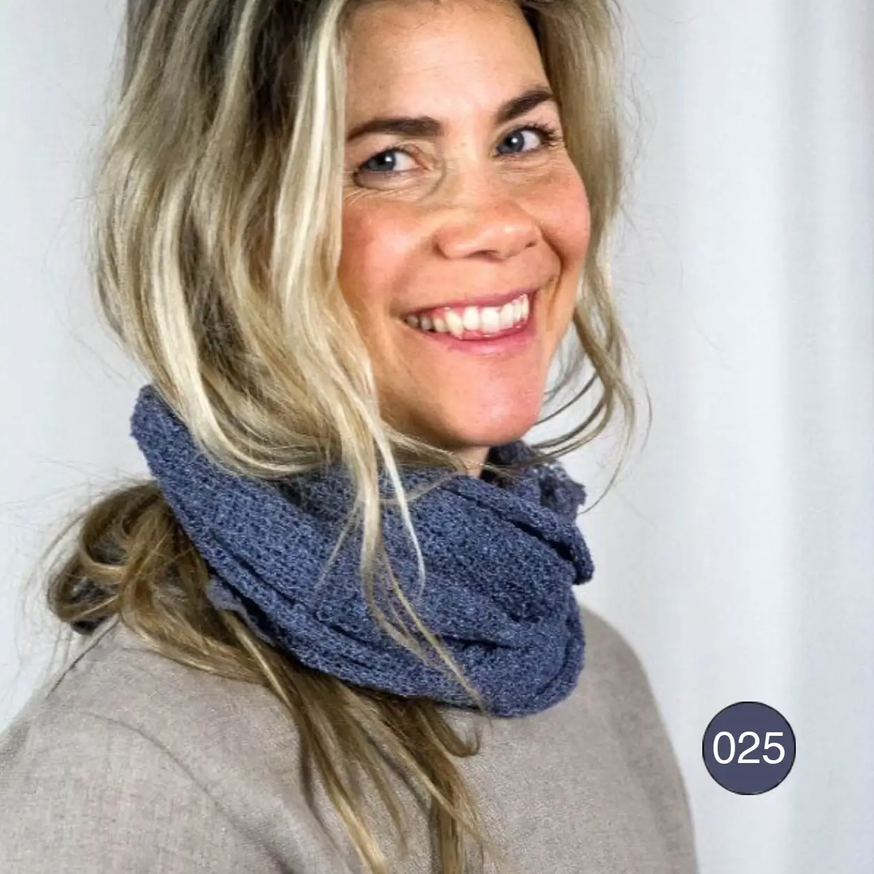 Ulla Jacobsson- rundsjal Sally - Jeans - 2