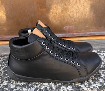 Sneakers med  skaft från Charlotte of Sweden, svart/ brandy