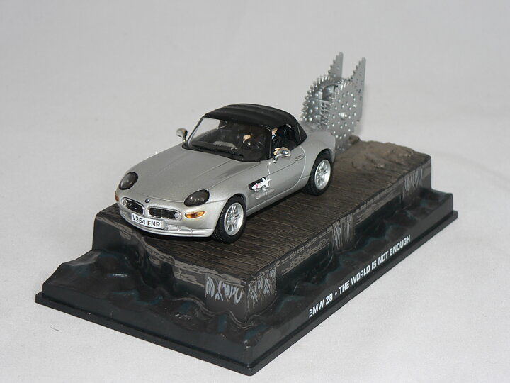 BMW Z8  1:43  Atlas  ( The world is not enough James Bond Collection )