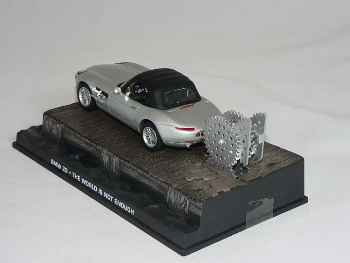 BMW Z8  1:43  Atlas  ( The world is not enough James Bond Collection )