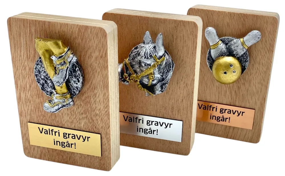 Träplakett med retsinmotiv