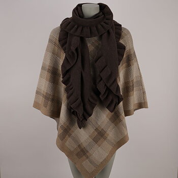Stickad poncho i merinoull med rutmönster, färg beige