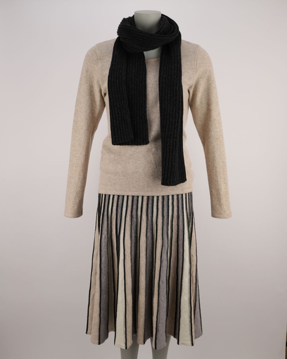 Knitted pleated lambswool skirt in natural color