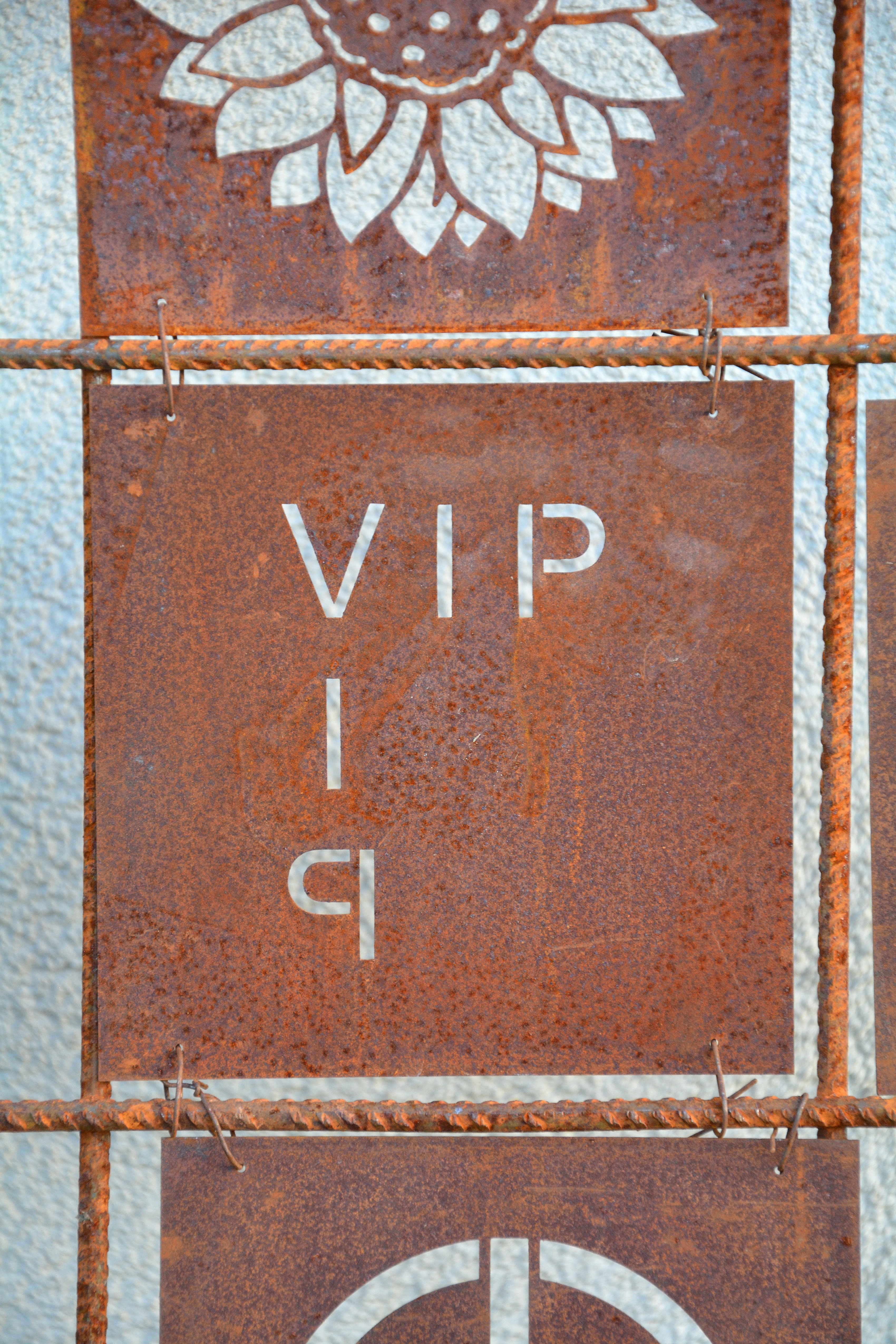 Rostig skylt till armeringsnät VIP 14 cm