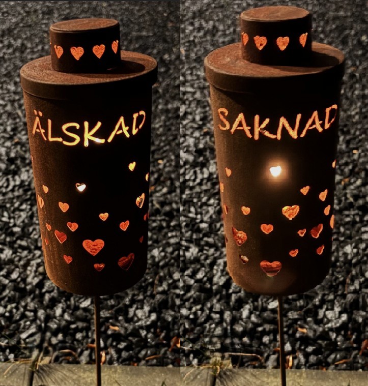 Gravlykta med hjärta & text: ÄLSKAD / SAKNAD 51 cm