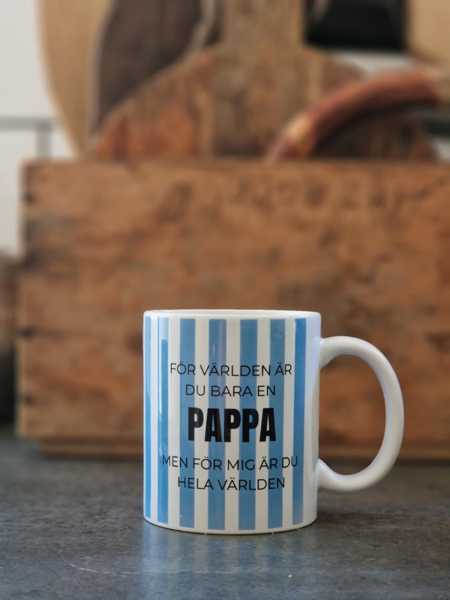 Mugg - "För världen är du bara en pappa, men för mig är du hela världen", randig