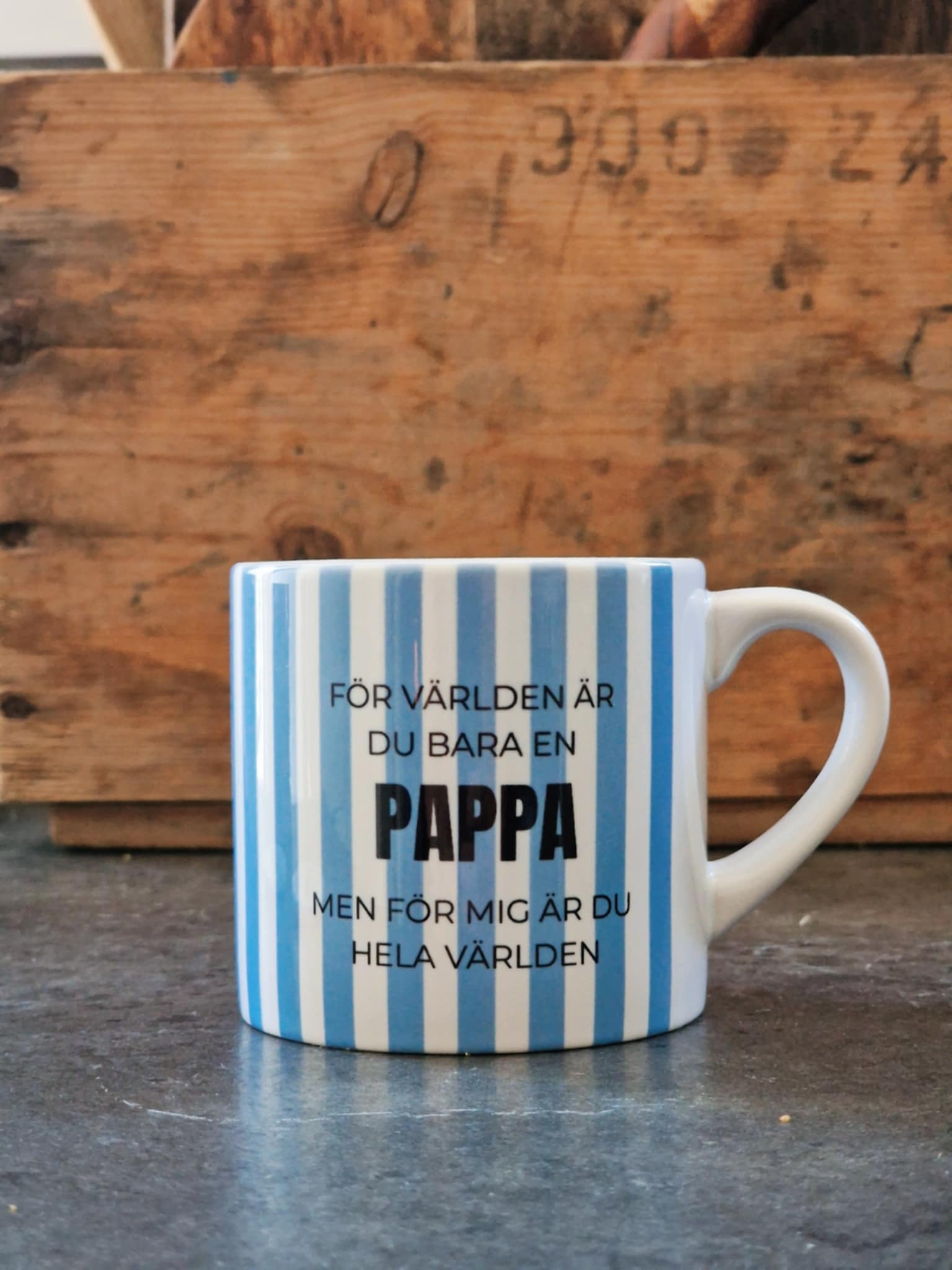 Mugg - "För världen är du bara en pappa, men för mig är du hela världen, randig (liten)
