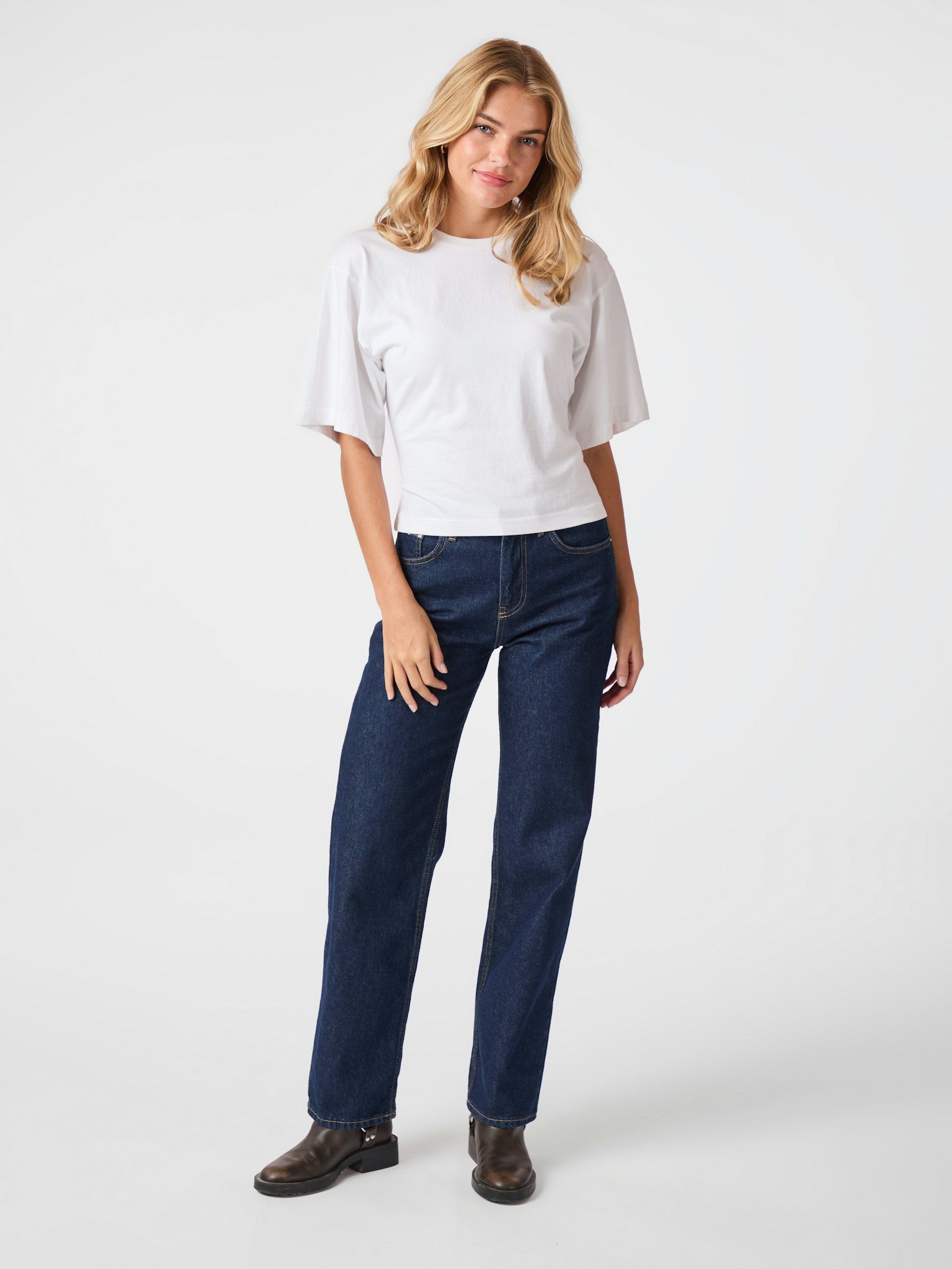 Neo Noir Asha Boxy Tee White - 2