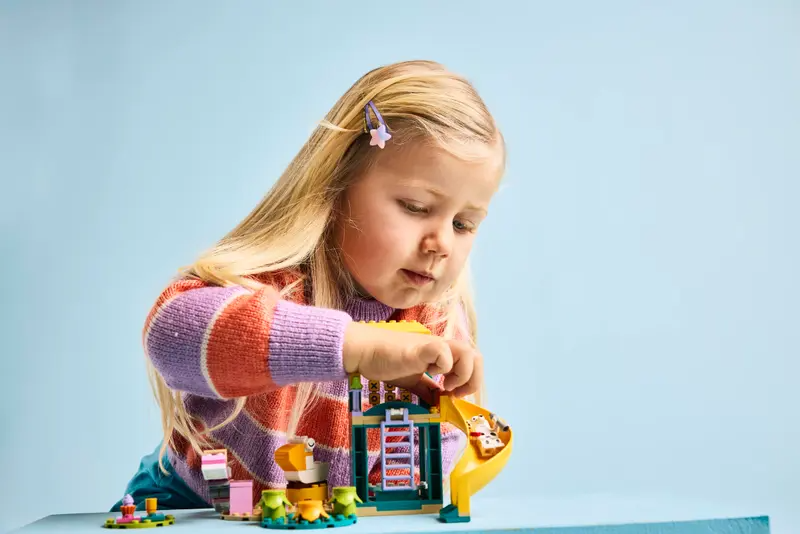 LEGO Bluey 11201 Skoj på lekplatsen med Bluey och Chloe - 8