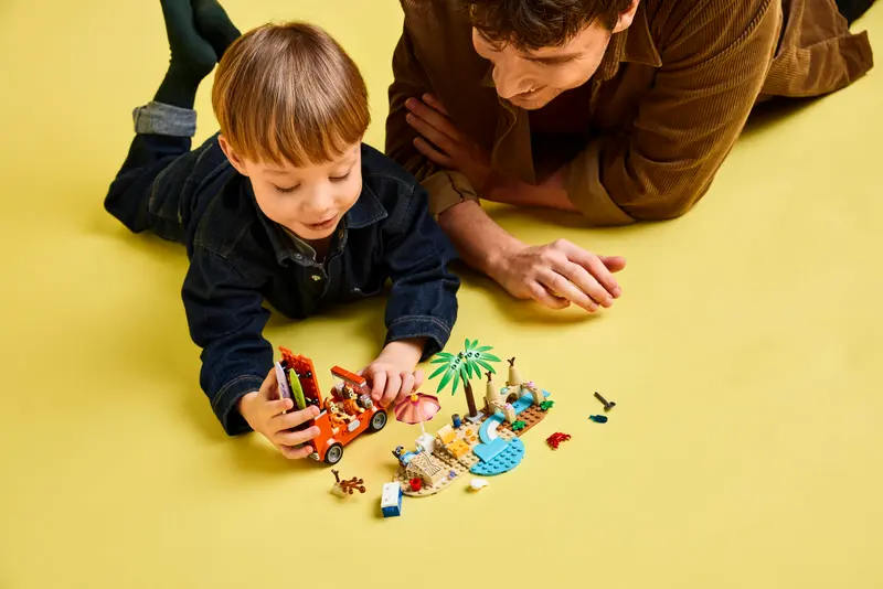 LEGO Bluey 11202 Blueys familjetur till stranden - 8