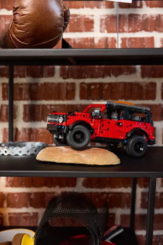 LEGO Technic 42213 Ford Bronco® SUV - 10